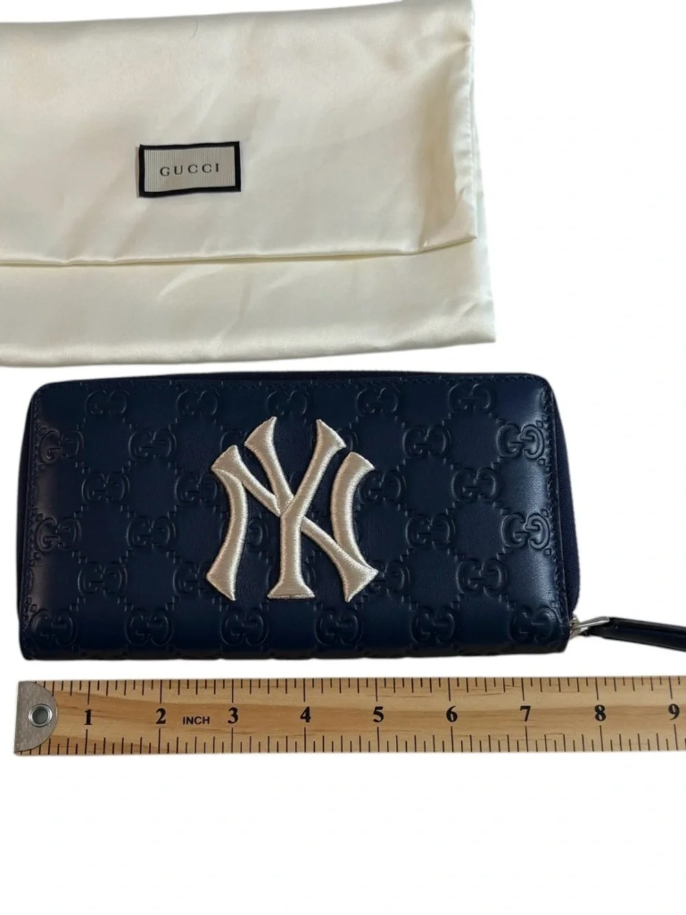 Gucci NAVY Embossed Embroidered Yankees Zip Around Wallet - Picture 6 of 14